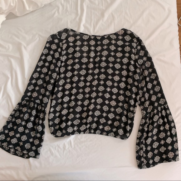 AE Bell Sleeve Top - Picture 2 of 4